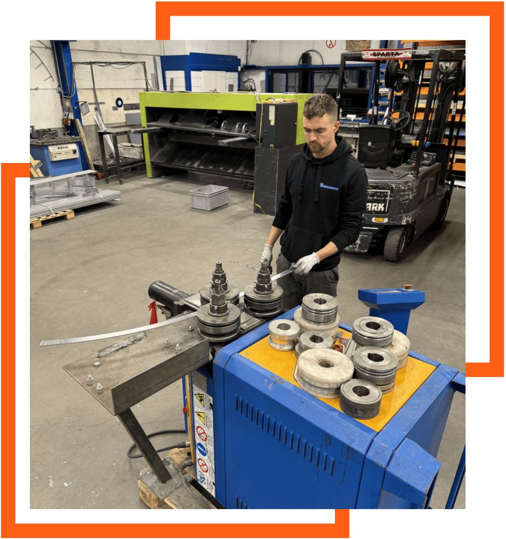 Staalplaten knippen en zetten?